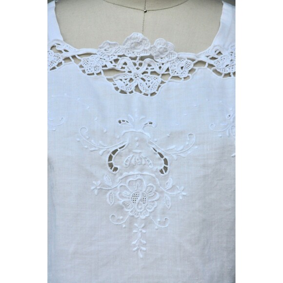 50s White LINEN Embroidered Blouse Eyelet Blouse Peasant Blouse Italian S - Picture 7 of 10